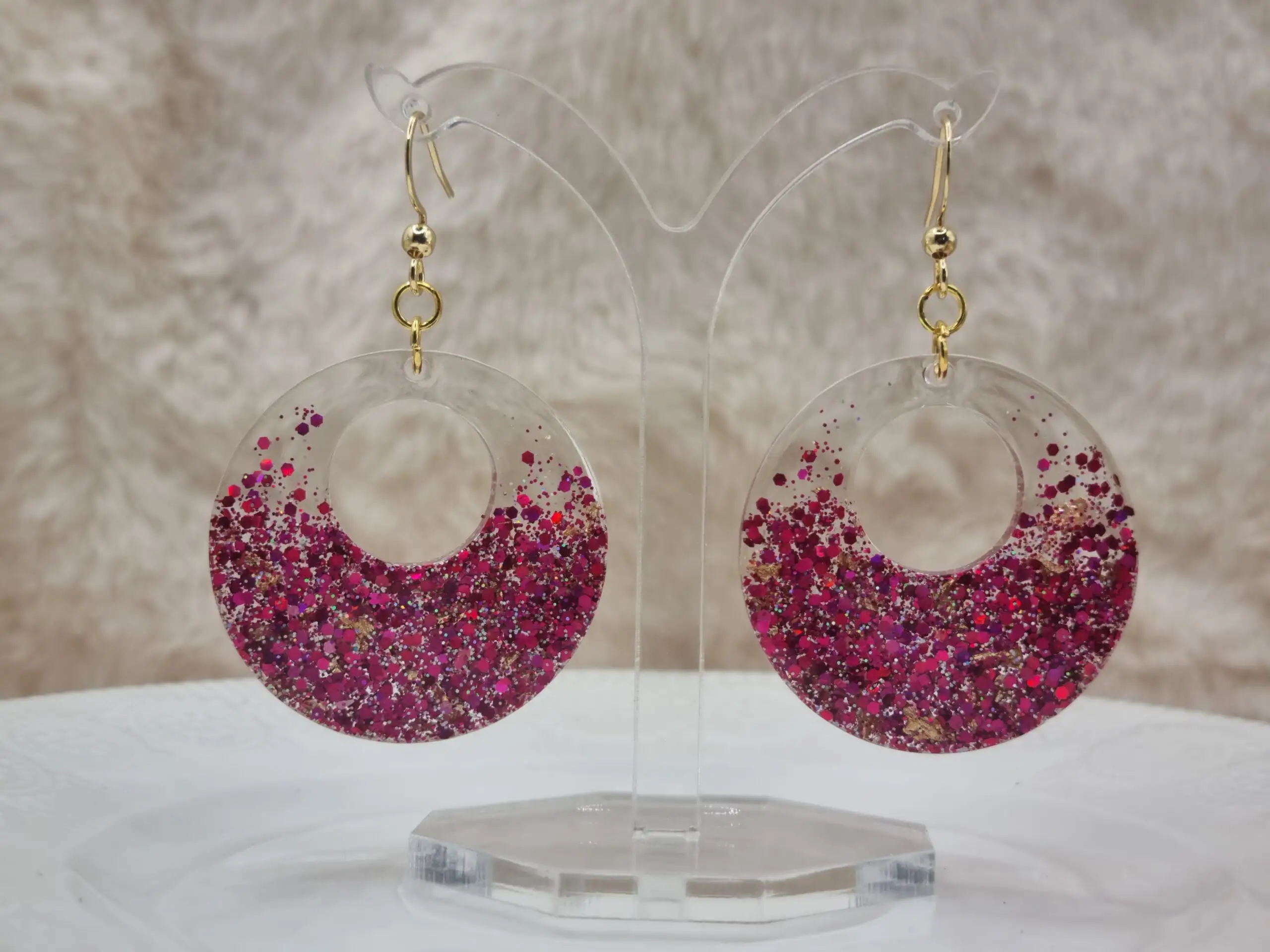 ✨ Boucles d’Oreilles Rondes Ajourées – Élégance et Légèreté au Quotidien 🌸