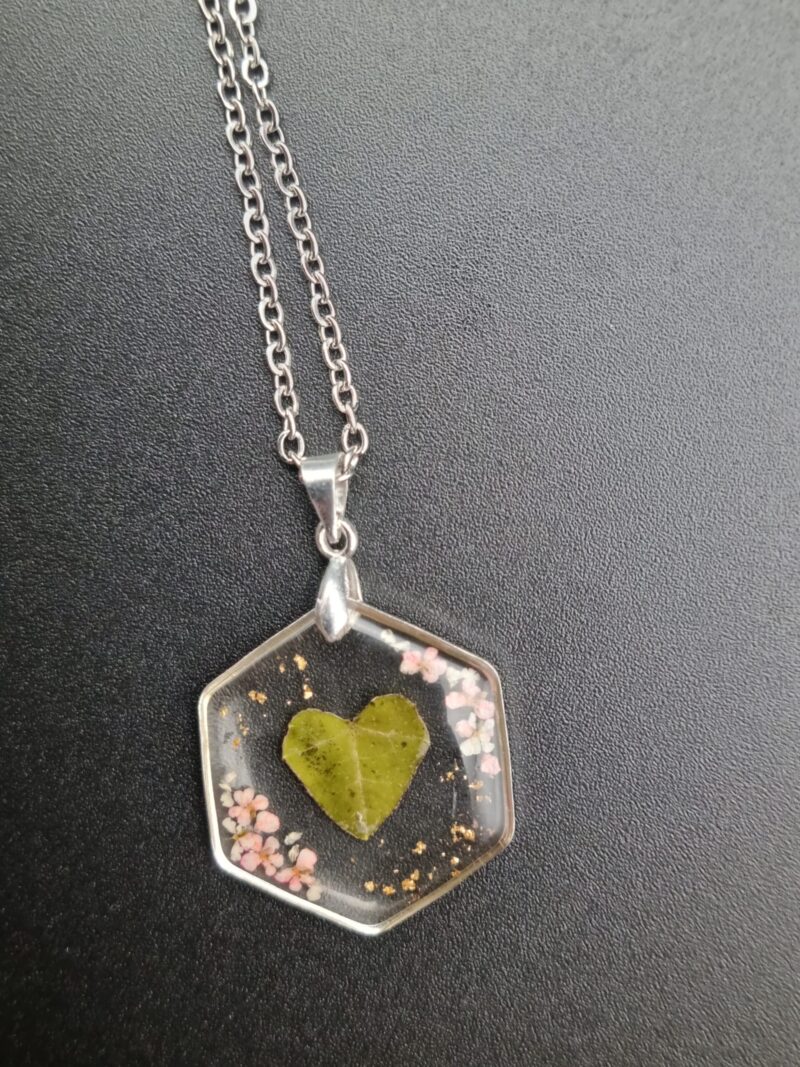 ✨ Pendentif Hexagonal « Cœur de Lierre » - Bijou Unique et Éternel ✨ – Image 2