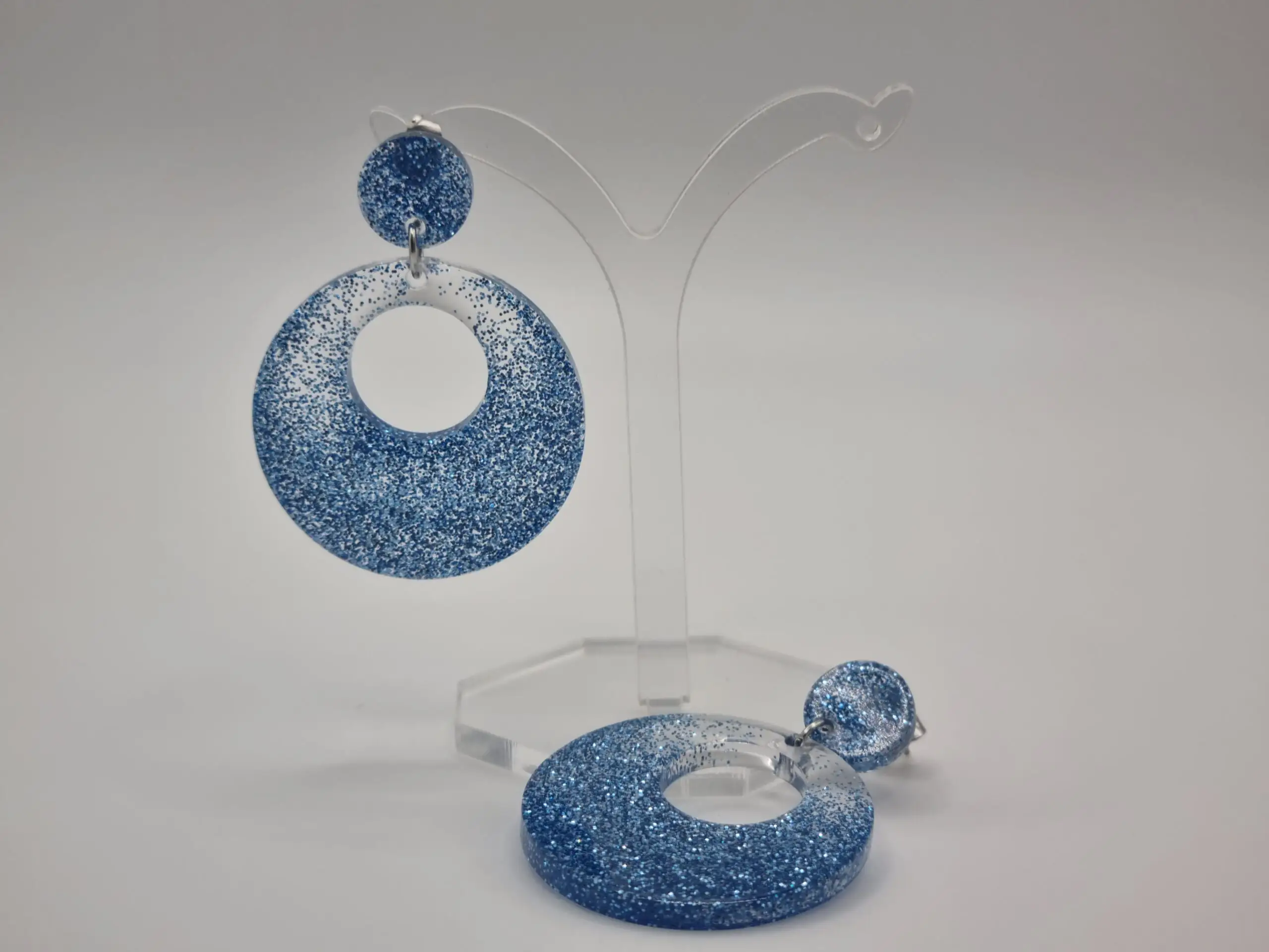 ✨ Boucles d’Oreilles Rondes Ajourées – Élégance et Légèreté au Quotidien 🌸 – Image 2