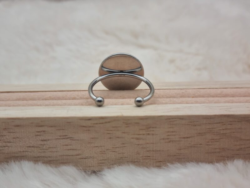 ✨ Bague Cabochon Réglable en Résine et Acier – Élégance Unique pour Vos Mains ! ✨ – Image 3