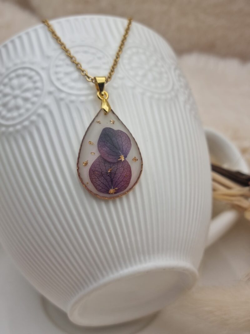 🌸 Collier Goutte « Pétales d’Hortensia » – Élégance Naturelle 🌸