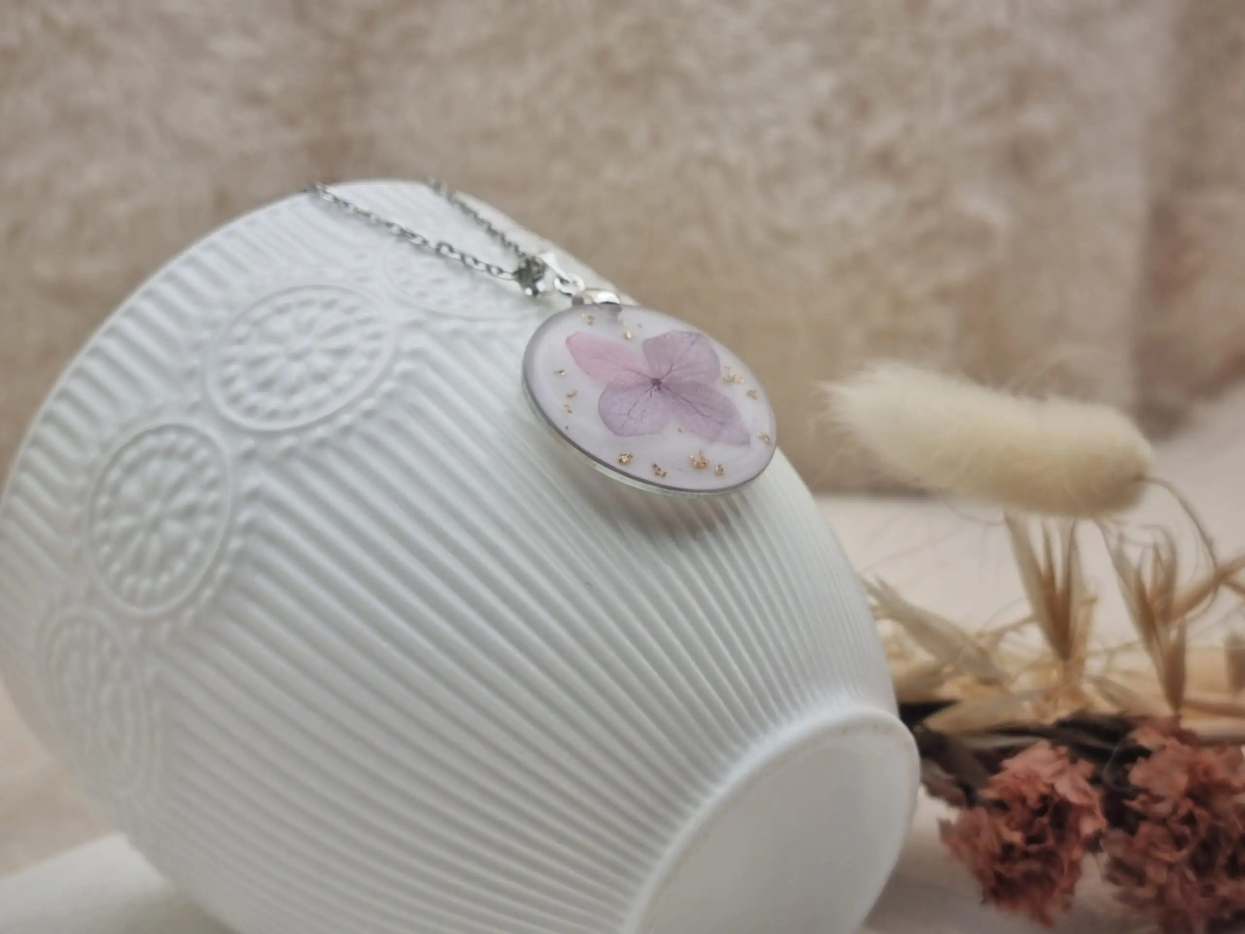 🌸 Pendentif rond «Petite Fleur d’Hortensia » – Élégance Naturelle 🌸 – Image 2