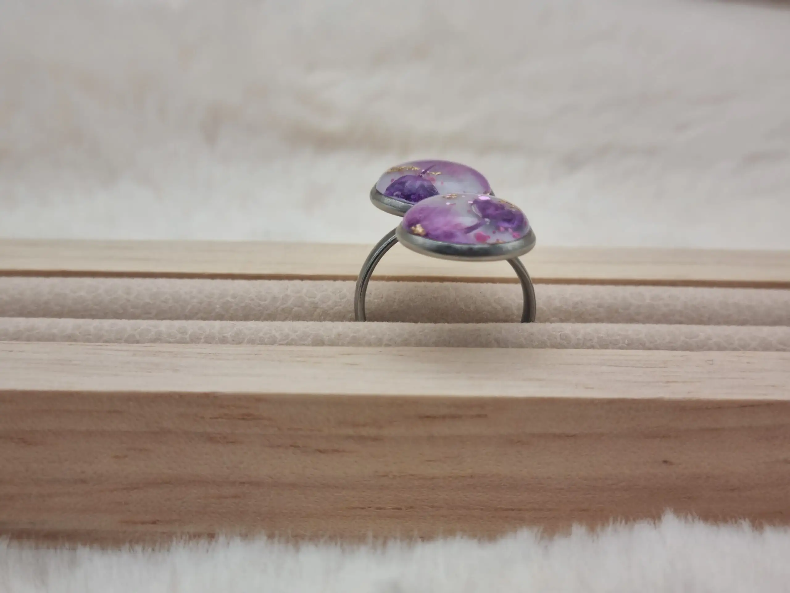 ✨ Bague Deux Cabochons, Réglable en Résine et Acier – Élégance Unique pour Vos Mains ! ✨ – Image 2