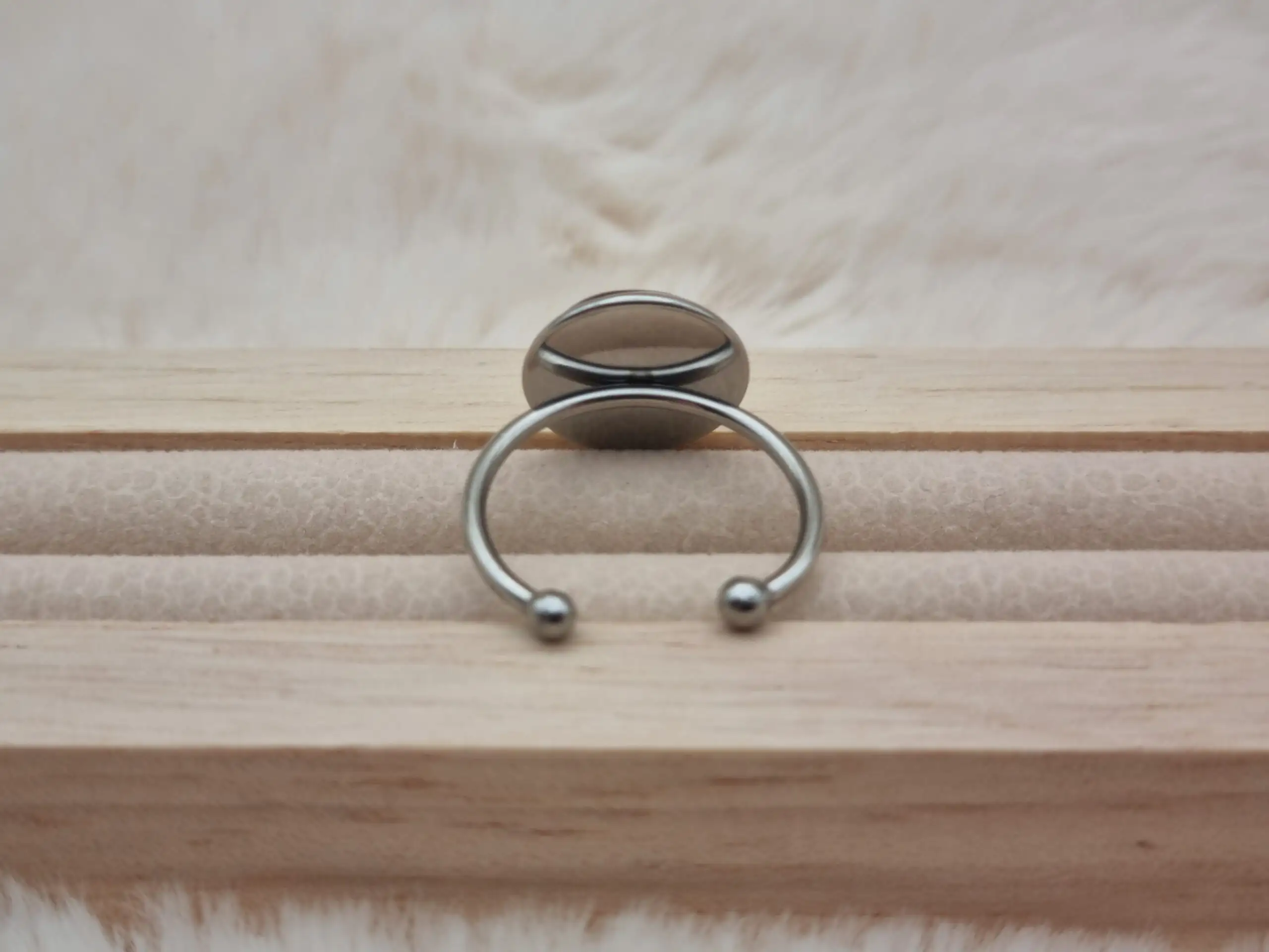 ✨ Bague Cabochon Réglable en Résine et Acier – Élégance Unique pour Vos Mains ! ✨ – Image 4