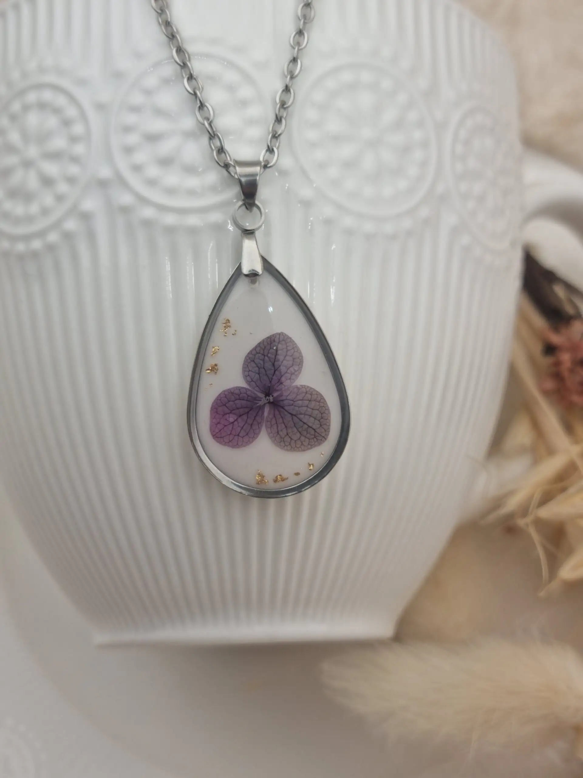 🌸 Collier Goutte « Fleur d’Hortensia » – Élégance Naturelle 🌸