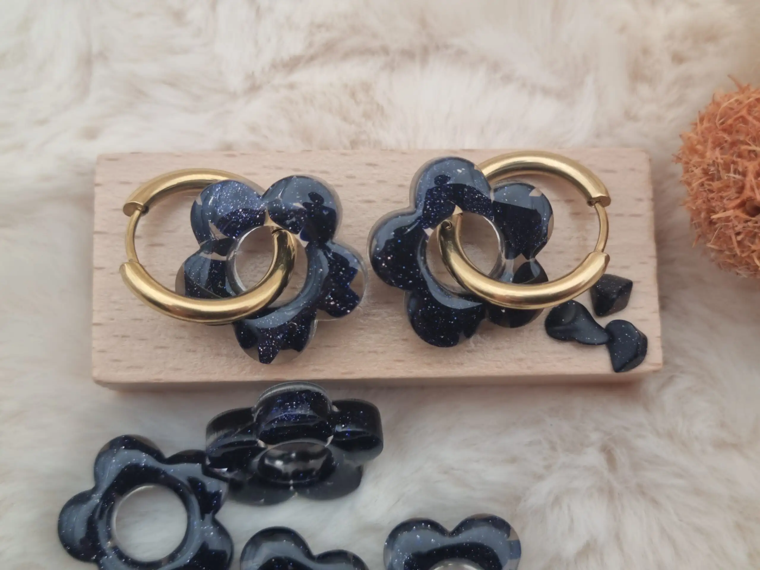 Créoles Interchangeables Fleuries - Pierre de sable bleue - 🌸✨ – Image 2