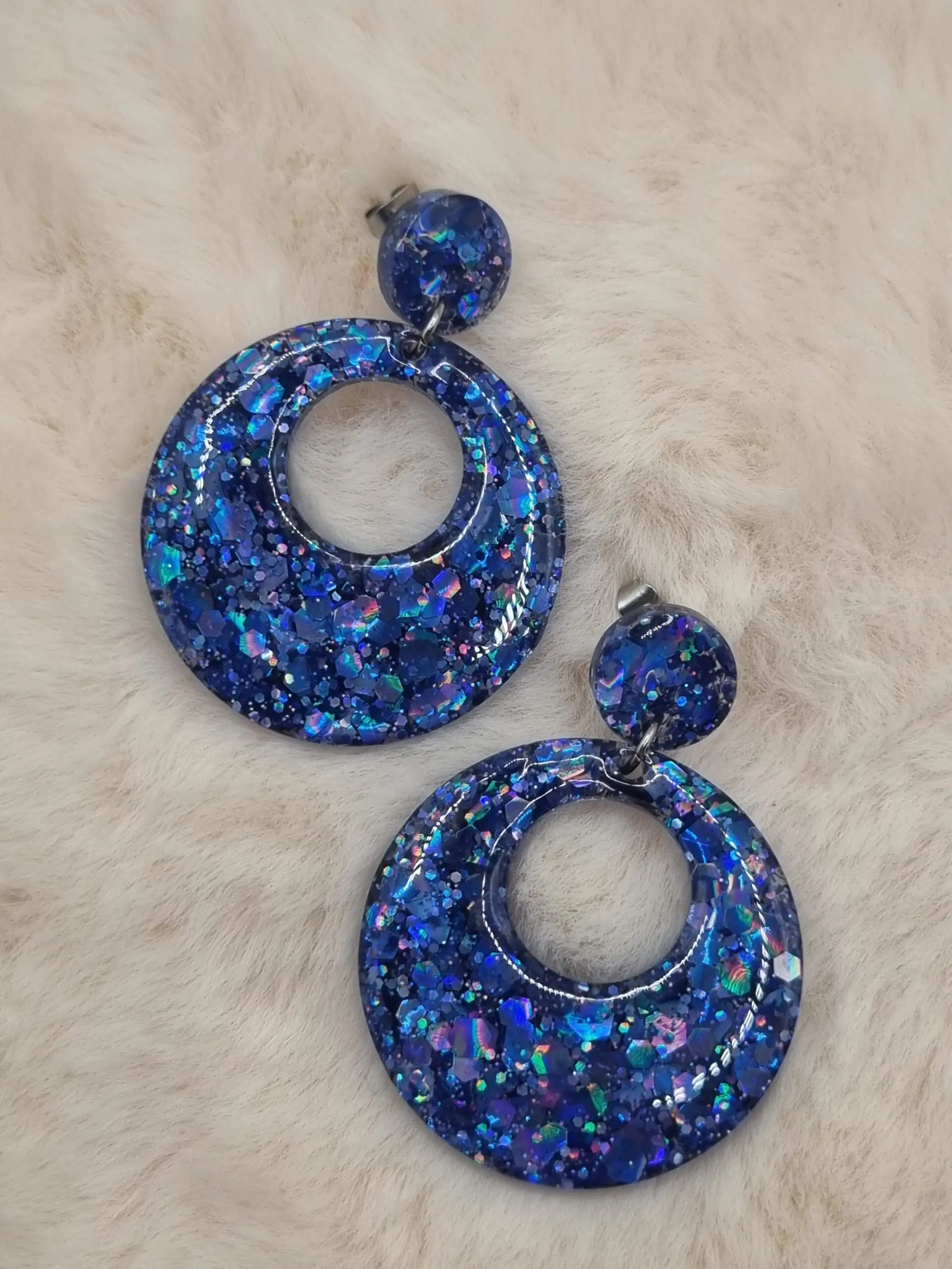 ✨ Boucles d’Oreilles Rondes Ajourées – Élégance et Légèreté au Quotidien 🌸 – Image 5