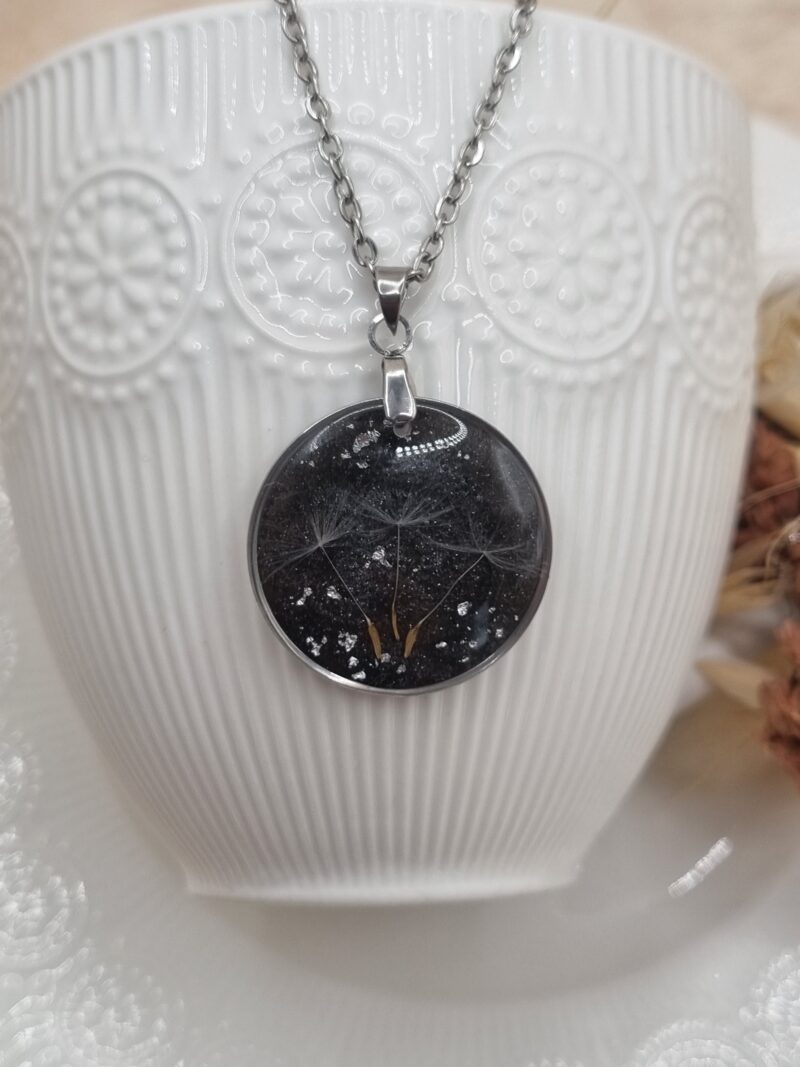 🌸 Pendentif rond « Akènes de Pissenlit » – Légèreté, Espoir et Renouveau ✨