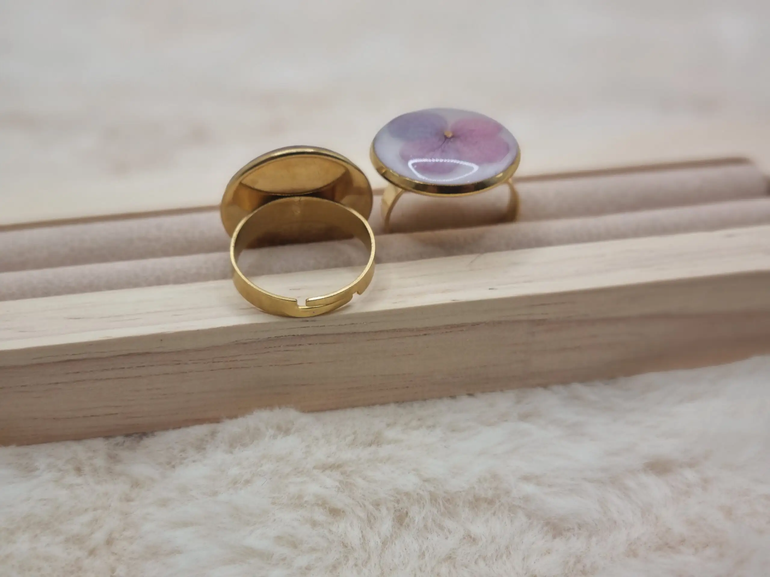 ✨ Bague Cabochon Réglable doré -Hortensia rose 🌺 – Élégance Unique pour Vos Mains ! ✨ – Image 4