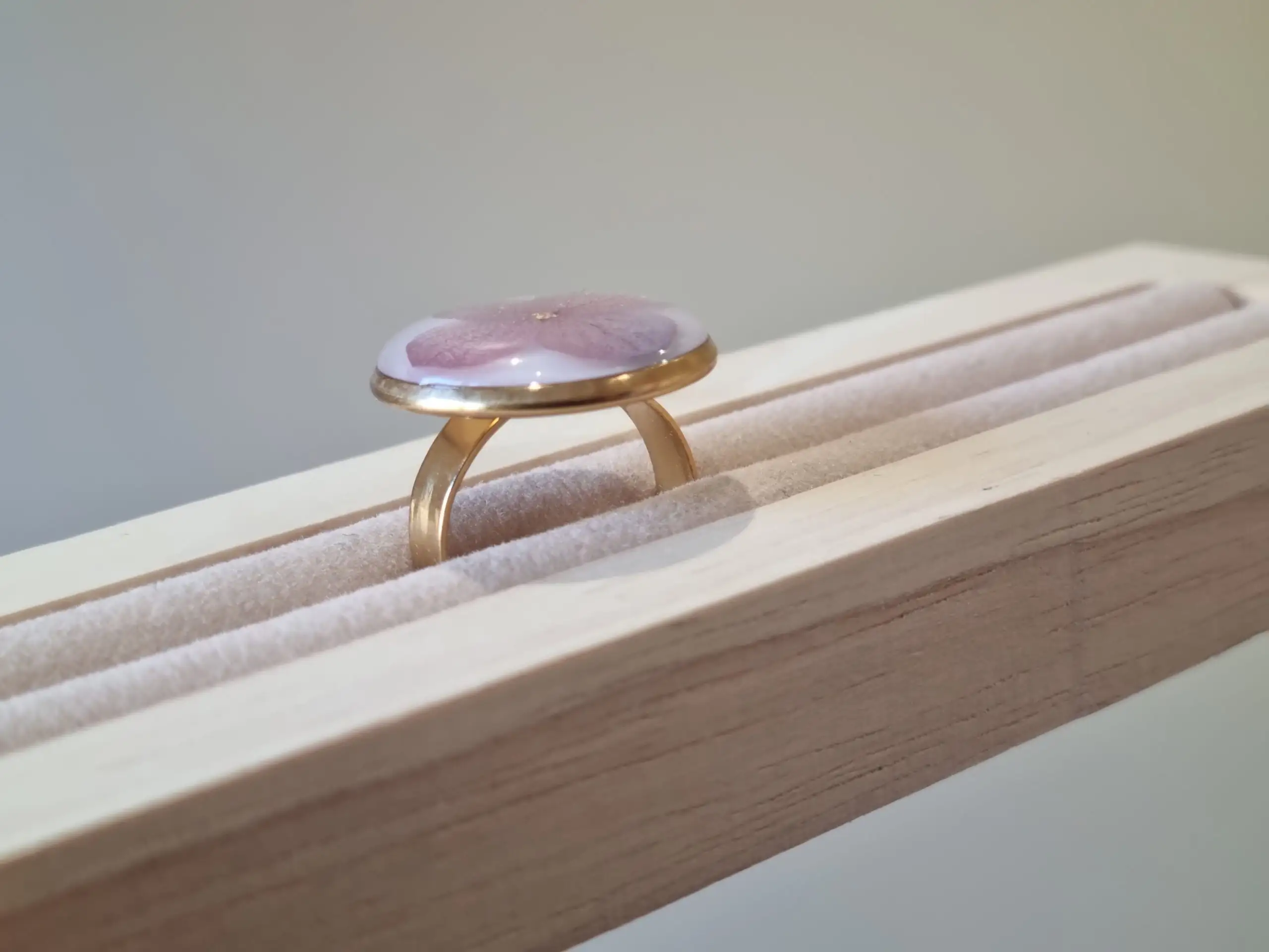 ✨ Bague Cabochon Réglable doré -Hortensia rose 🌺 – Élégance Unique pour Vos Mains ! ✨ – Image 6