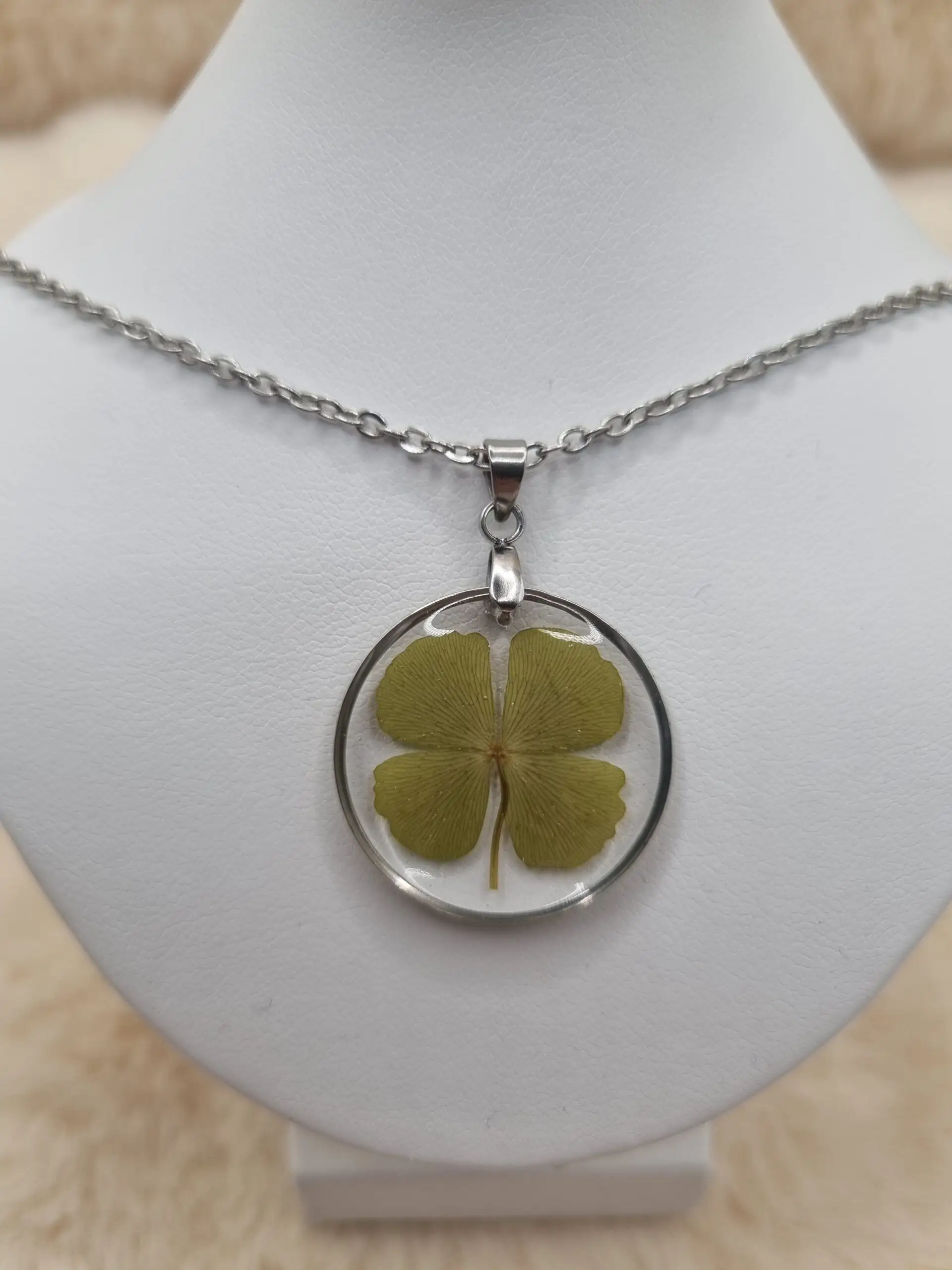 🍀 Collier «Trèfle à 4 feuilles » – La chance à votre cou 🍀