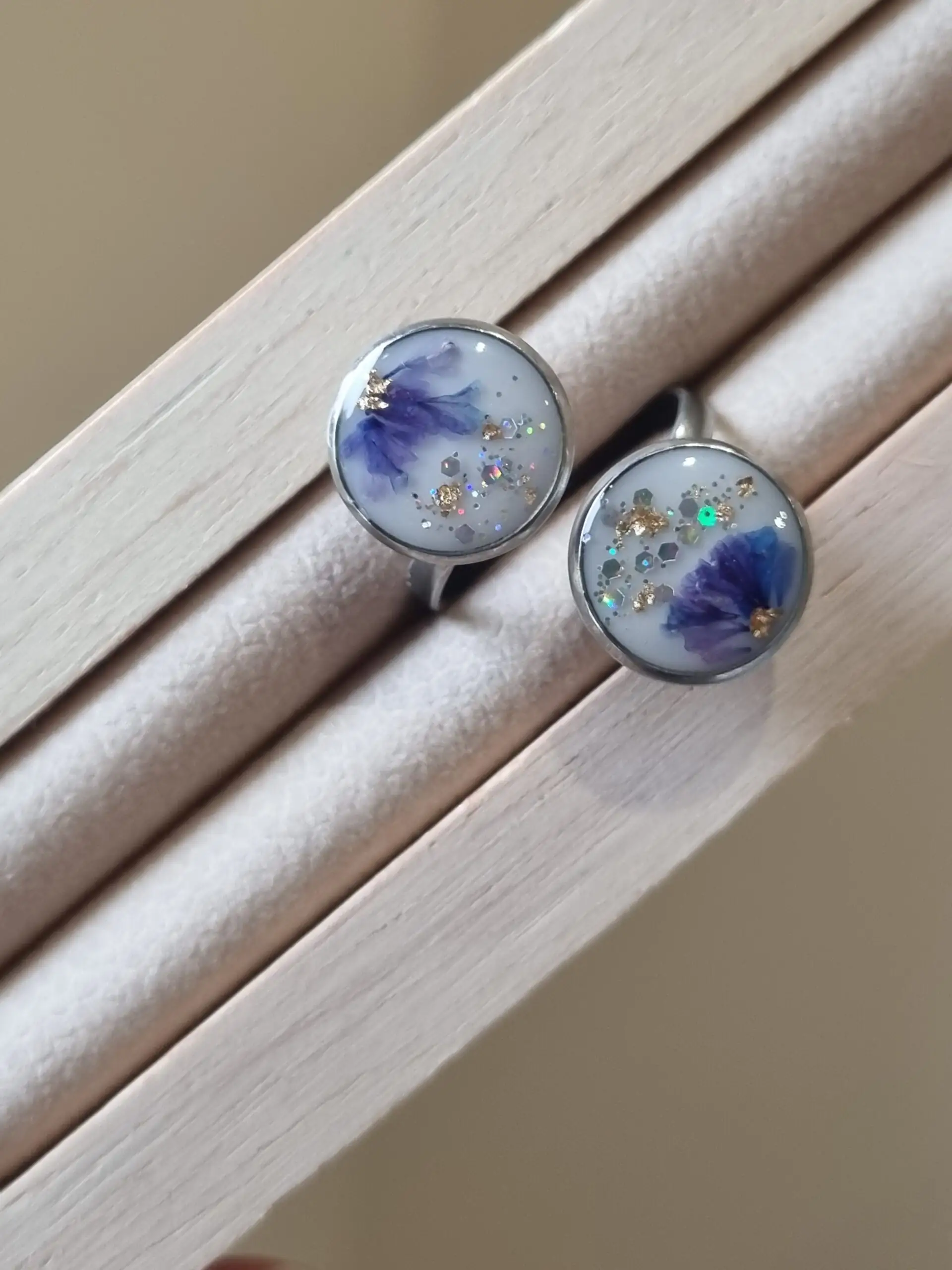 ✨ Bague Deux Cabochons, Réglable en Résine et Acier – Élégance Unique pour Vos Mains ! ✨ – Image 3