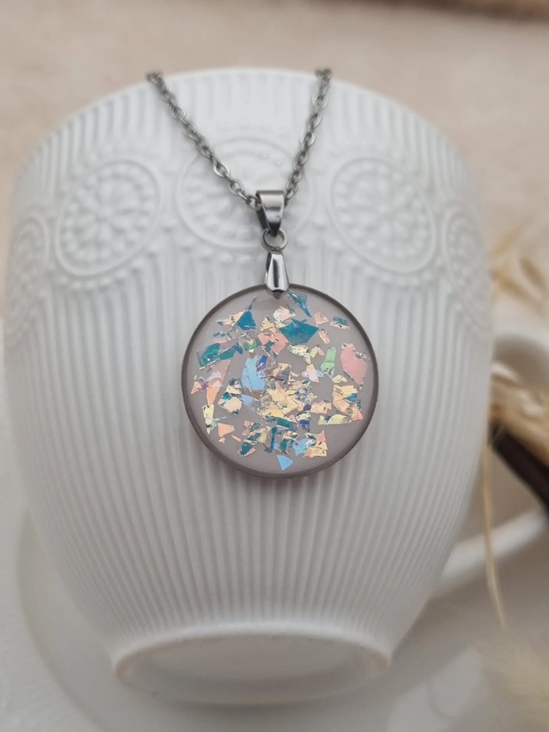 🌟 Collier avec pendentif rond holographique - Éclat et Originalité 🌟 – Image 2