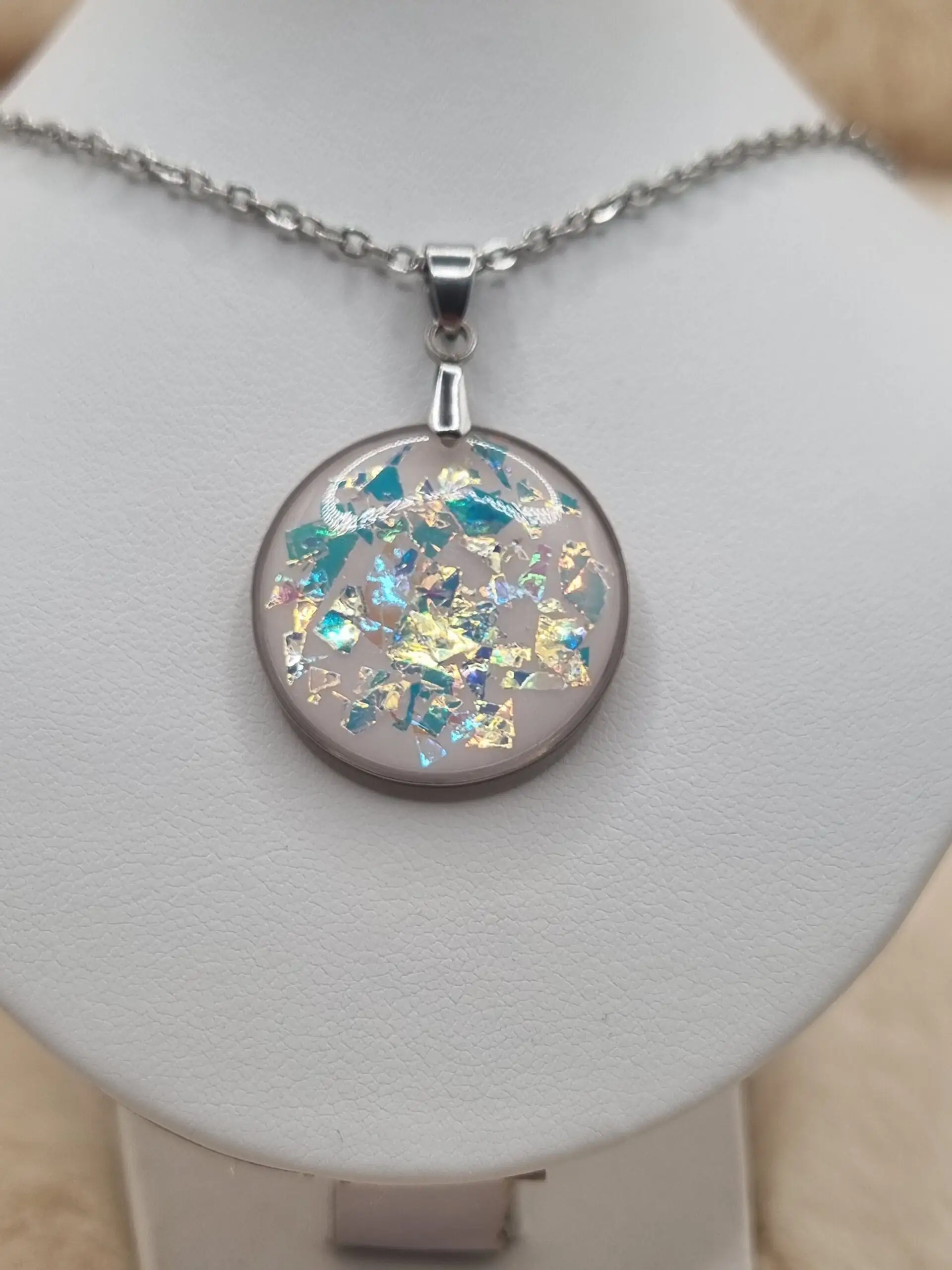 🌟 Collier avec pendentif rond holographique - Éclat et Originalité 🌟 – Image 3