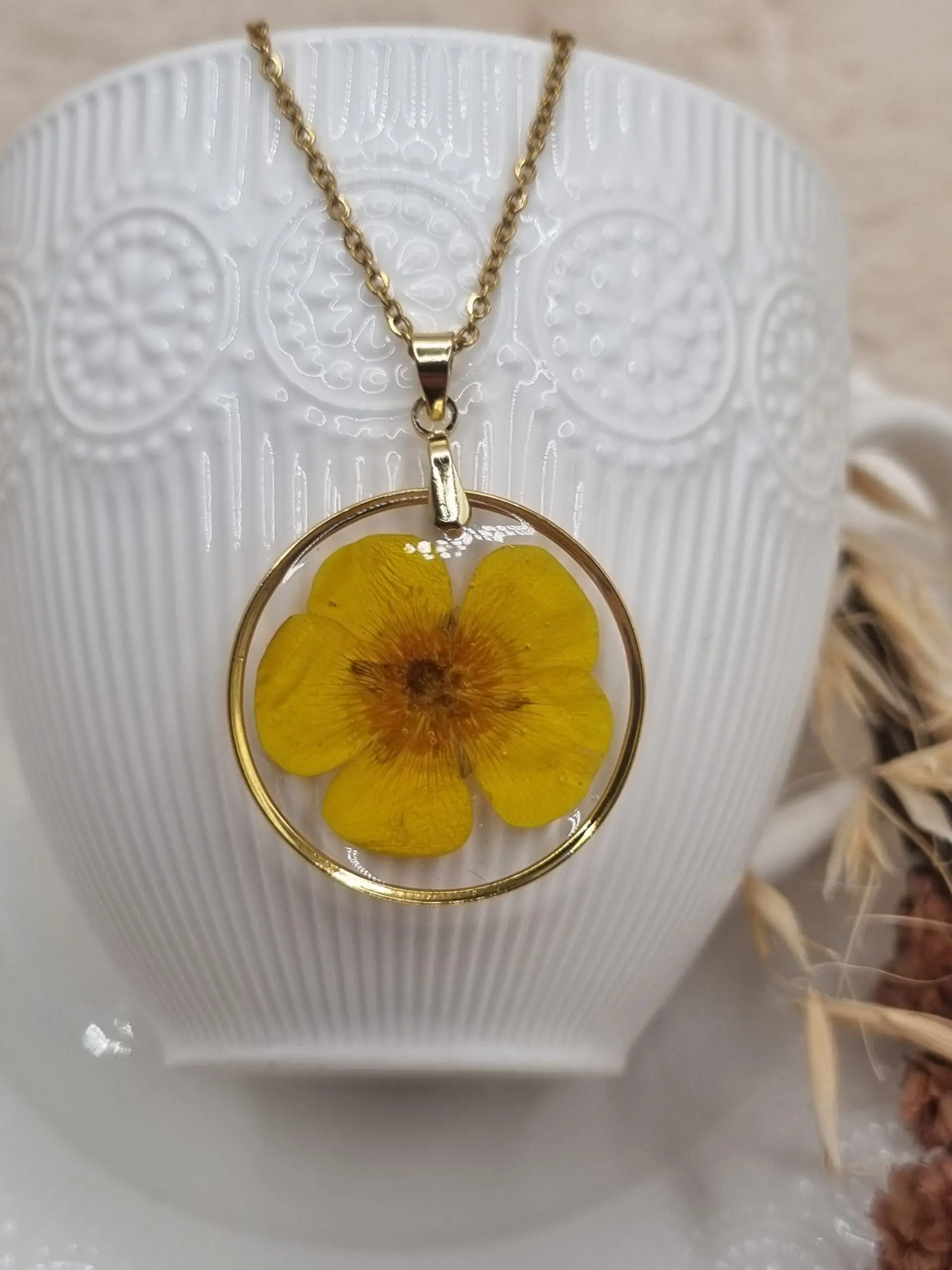 ✨ Collier acier doré, grand model « Bouton d'Or » – Un éclat de nature autour de votre cou 🌼 – Image 2
