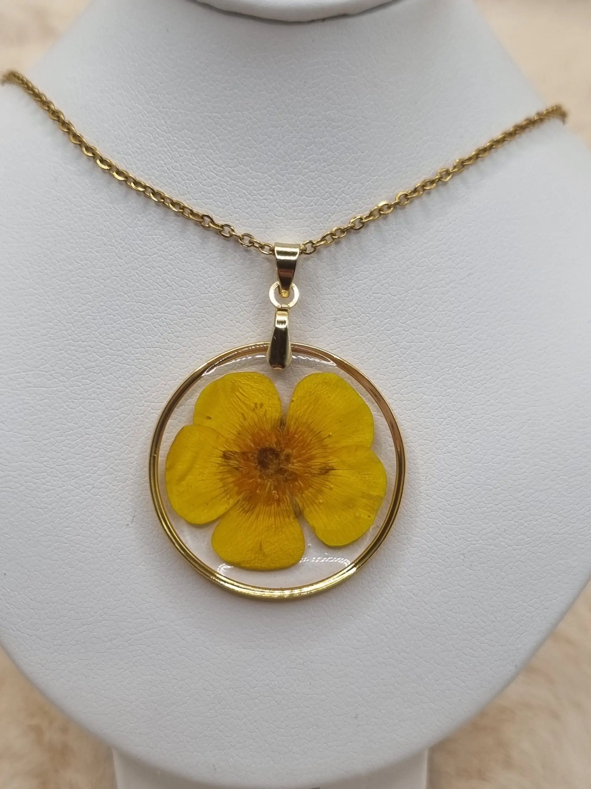 ✨ Collier acier doré, grand model « Bouton d'Or » – Un éclat de nature autour de votre cou 🌼
