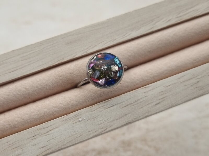 ✨ Bague Cabochon Réglable en Résine et Acier "éclats de verre" – Élégance Unique pour Vos Mains ! ✨ – Image 3