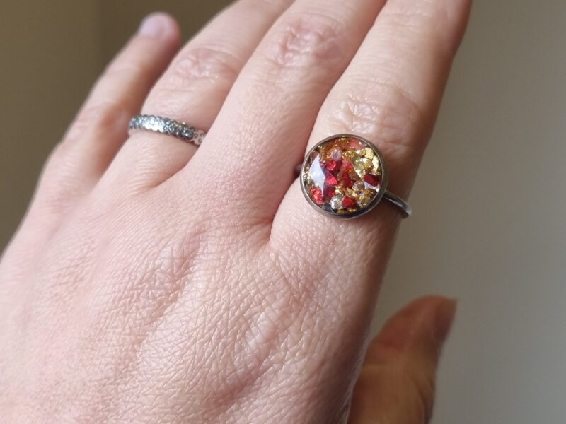 ✨ Bague Cabochon Réglable en Résine et Acier "éclats de verre" – Élégance Unique pour Vos Mains ! ✨ – Image 2