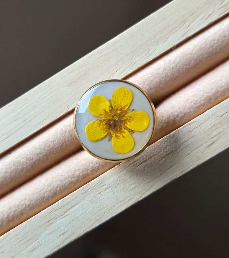 🌼 Bague Bouton d’Or Séché | Acier Inoxydable Doré & Résine | Fait Main