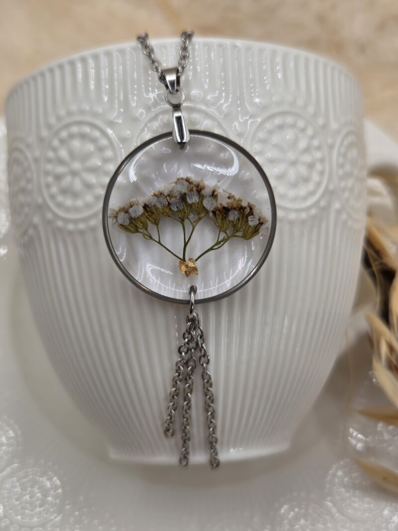 🌿 Pendentif – Achillée Millefeuille Séchée & Résine Transparente