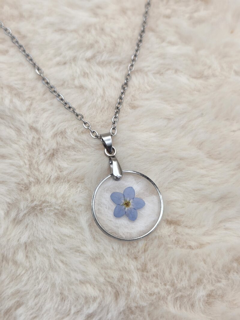 🌼 Pendentif Fleur de Myosotis  – Élégance Naturelle 🌿 – Image 3