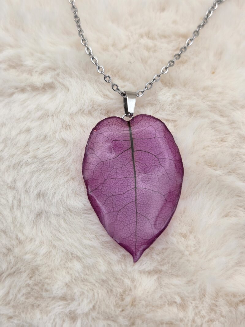 🌺 Pendentif Pétale de Bougainvillier Résiné – Élégance Florale & Naturelle – Image 3