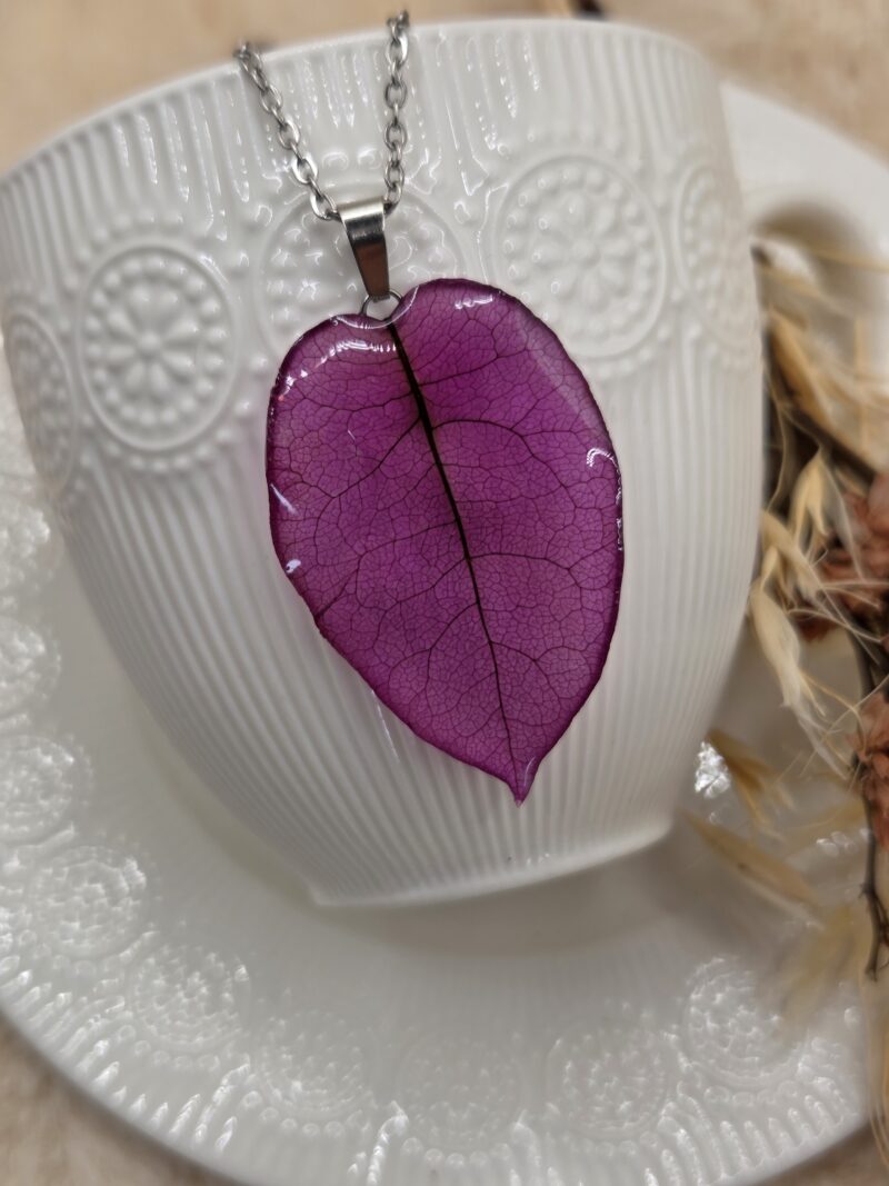 🌺 Pendentif Pétale de Bougainvillier Résiné – Élégance Florale & Naturelle – Image 2
