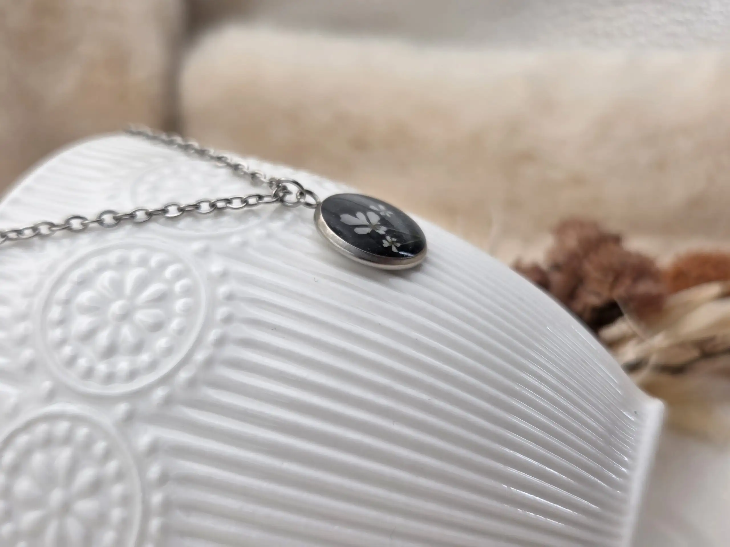 🌼 Collier Cabochon " Fleurs de Carotte Sauvage " – Acier Inoxydable – Image 3