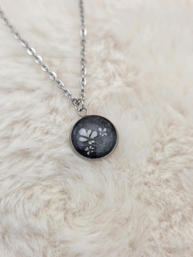 🌼  Collier Cabochon " Fleurs de Carotte Sauvage " – Acier Inoxydable – Image 2
