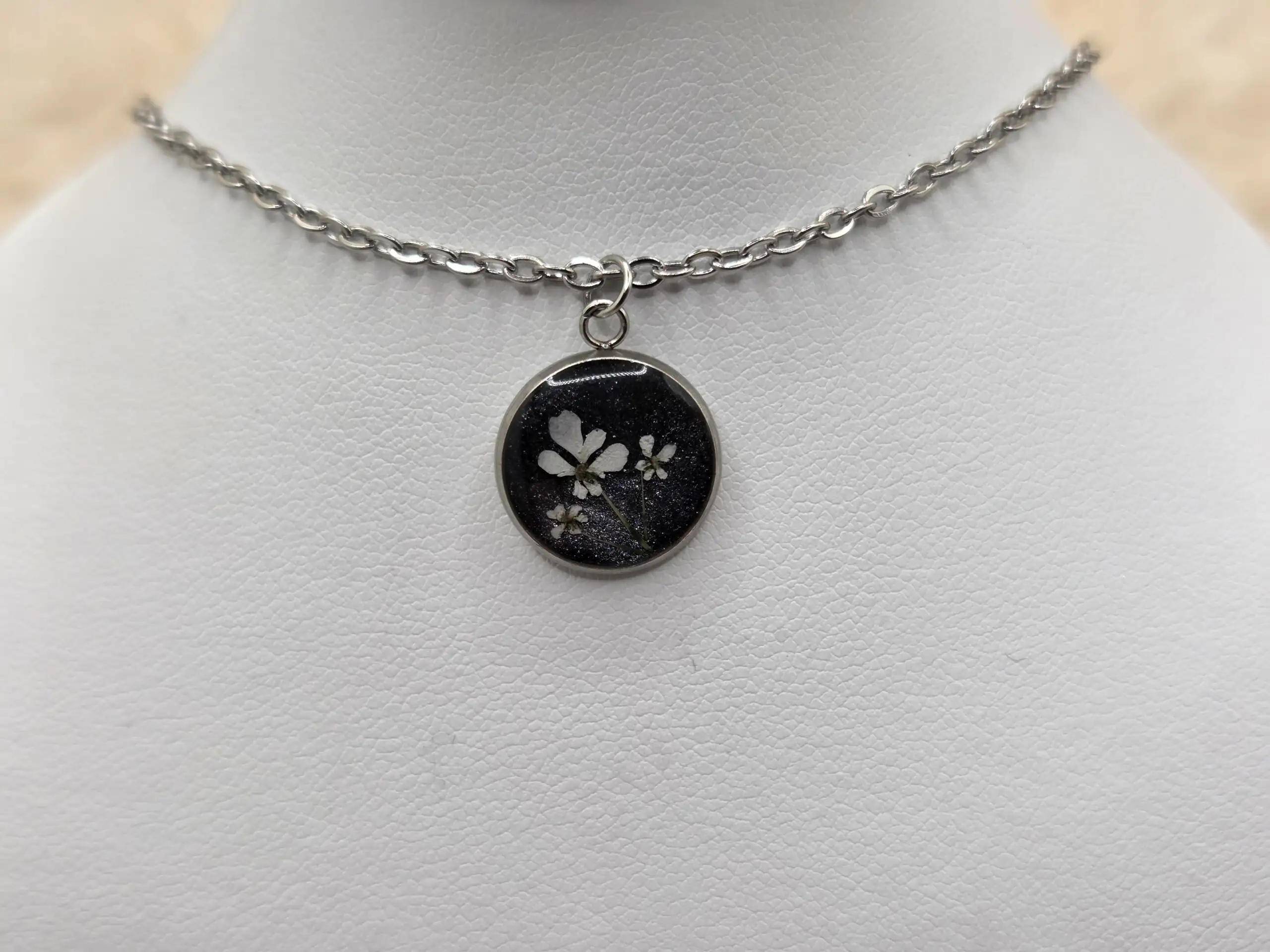 🌼 Collier Cabochon " Fleurs de Carotte Sauvage " – Acier Inoxydable