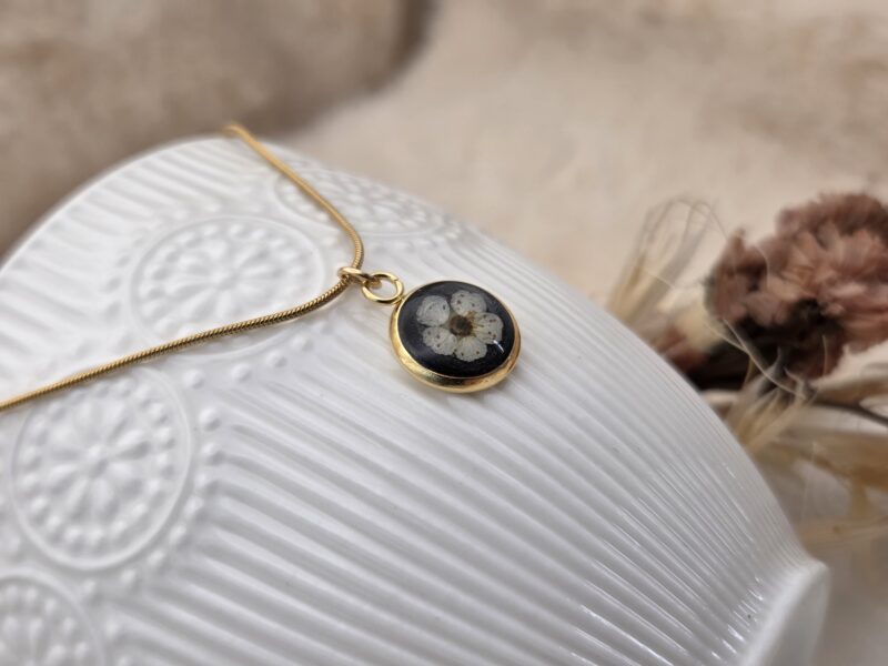 🌿 Collier cabochon acier doré "Fleur de Spirée" 🌼 – Image 3