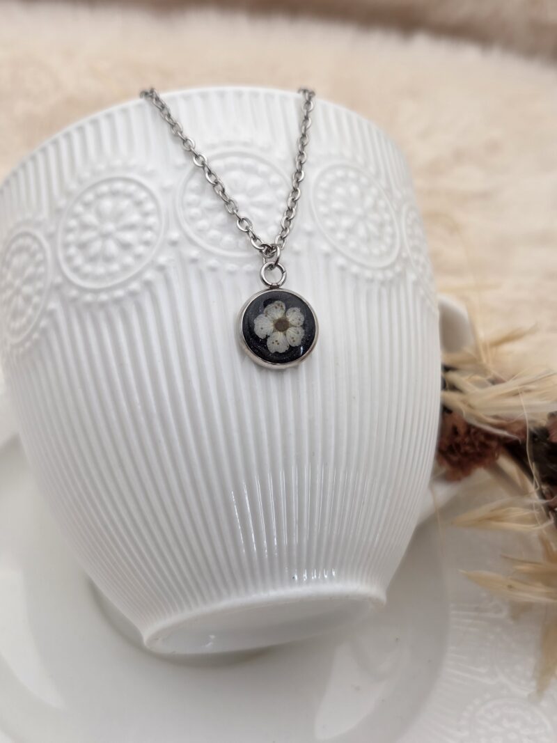 🌿 Collier cabochon acier "Fleur de Spirée" 🌼 – Image 2