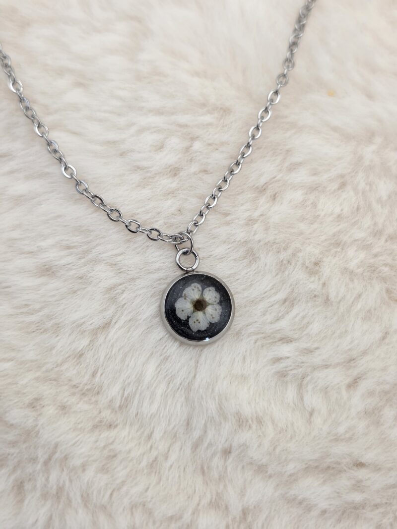 🌿 Collier cabochon acier "Fleur de Spirée" 🌼 – Image 3