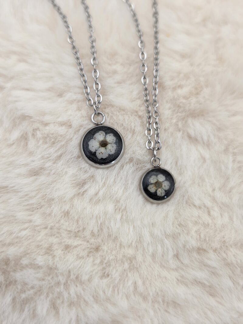 🌿 Collier cabochon acier "Fleur de Spirée" 🌼 – Image 4