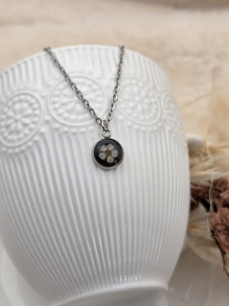 🌿 Collier mini cabochon acier "Fleur de Spirée" 🌼