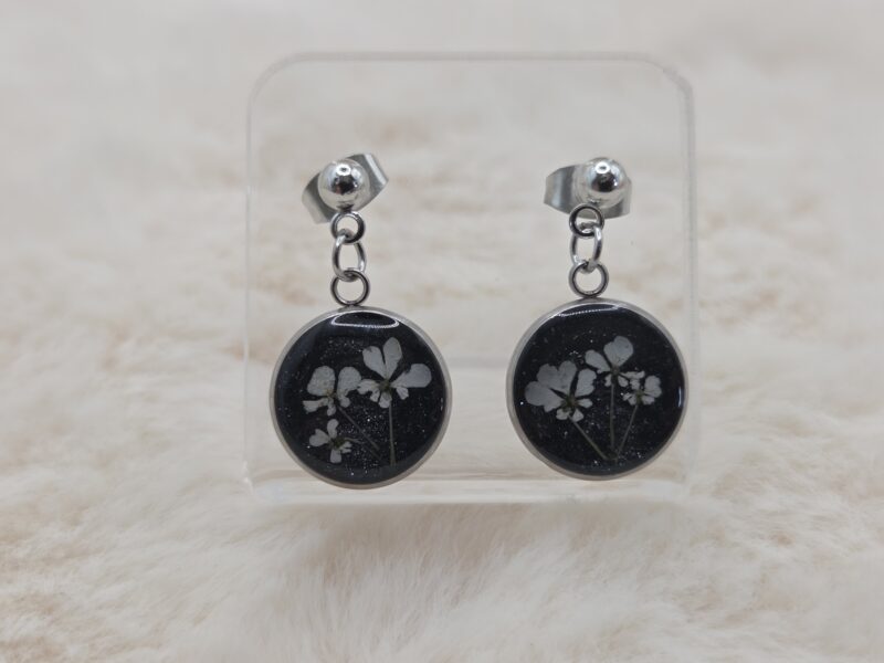 🤍✨ Boucles d’Oreilles Pendantes – Cabochons Fleurs de Carotte Sauvage | Acier Inoxydable – Image 2