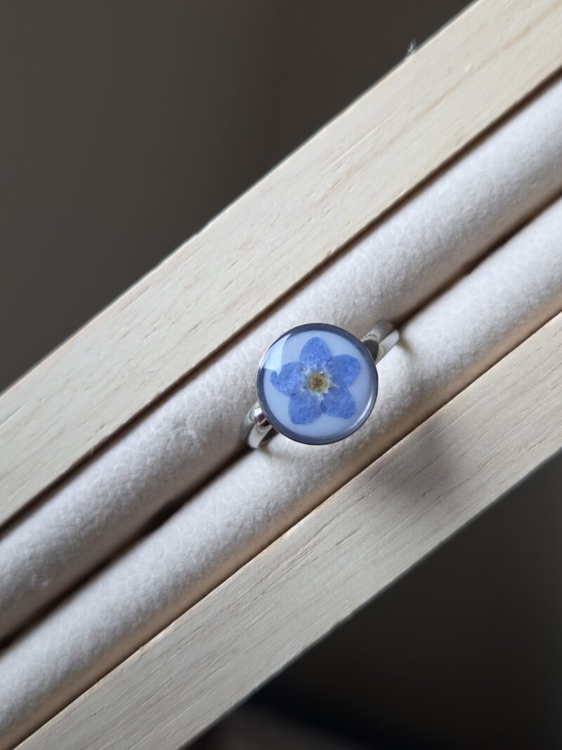 🌼  Bague Cabochon Fleur de Myosotis – Acier Inoxydable Réglable – Image 3