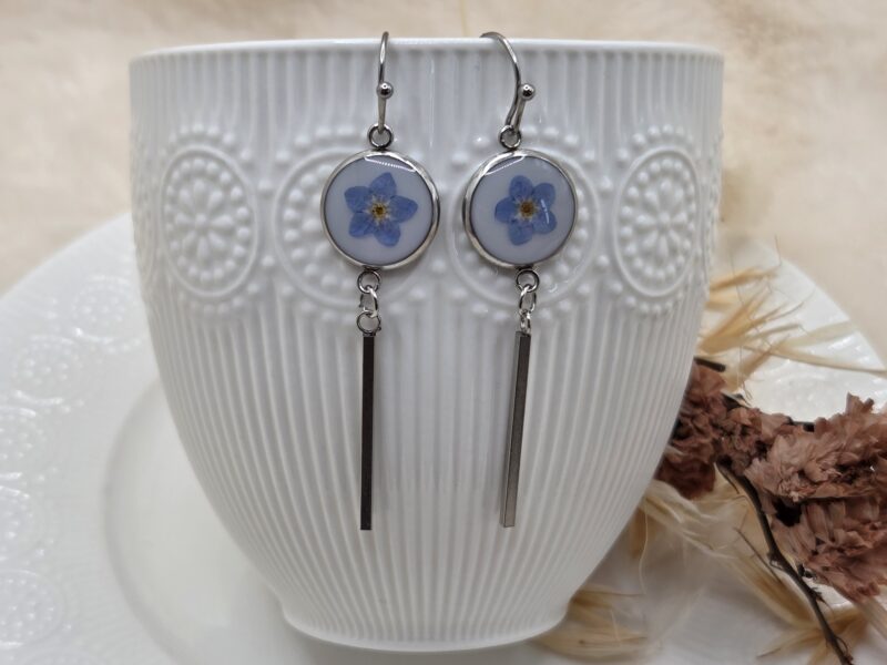 💙 Boucles d'Oreilles Pendantes – Myosotis Séchés & Fond Blanc – Image 5