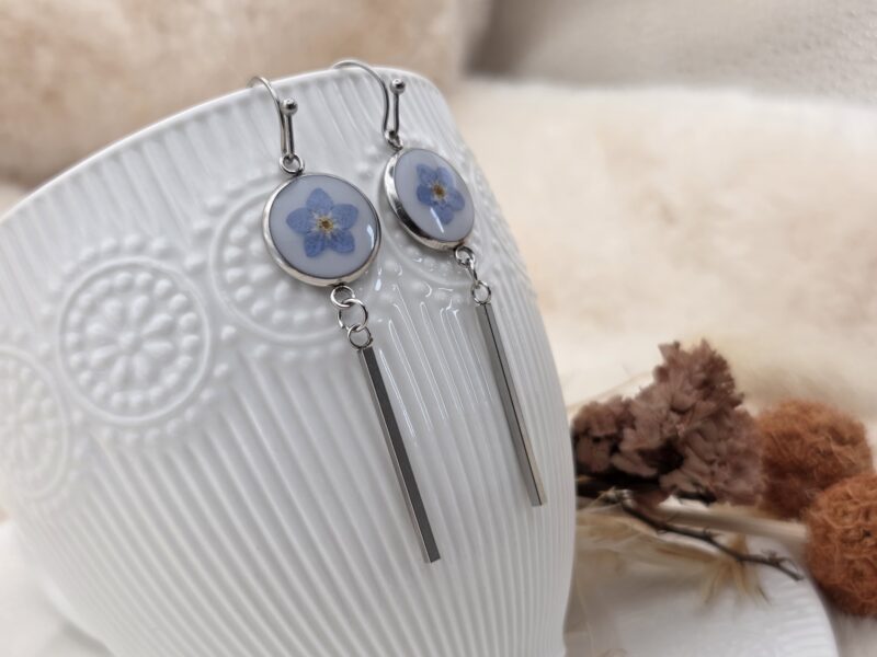 💙 Boucles d'Oreilles Pendantes – Myosotis Séchés & Fond Blanc – Image 4