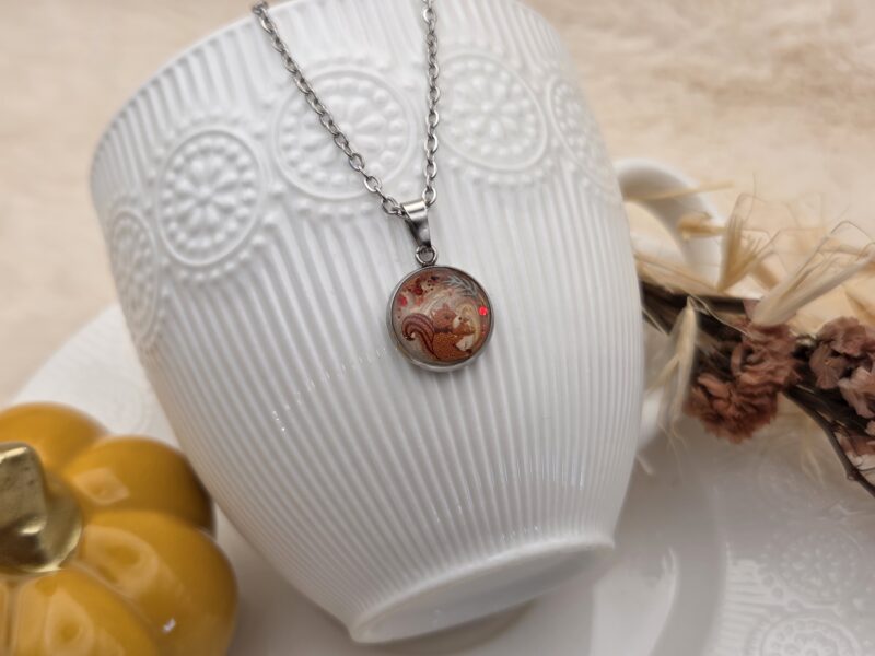 🍁 Pendentif “Écureuil d’Automne” 🐿️✨ – Image 5