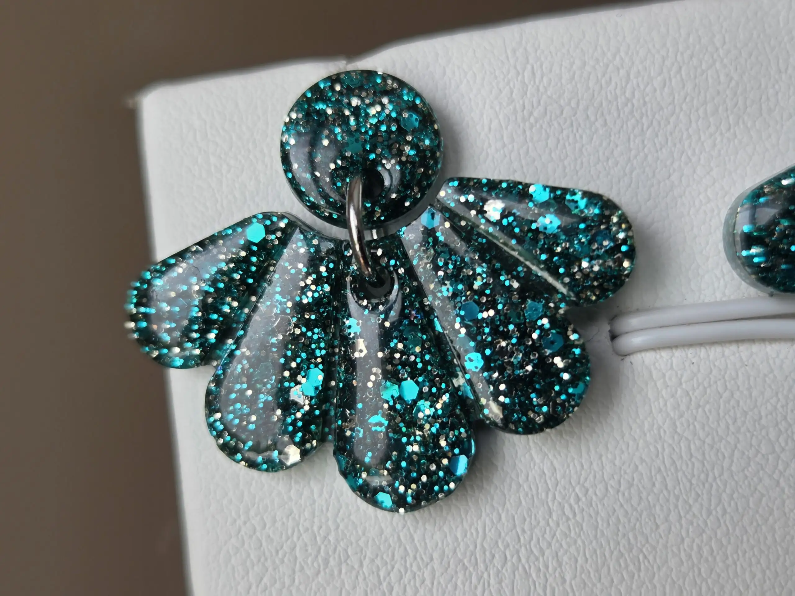 đ Boucles dâOreilles Ăventails Scintillants âš â Image 2