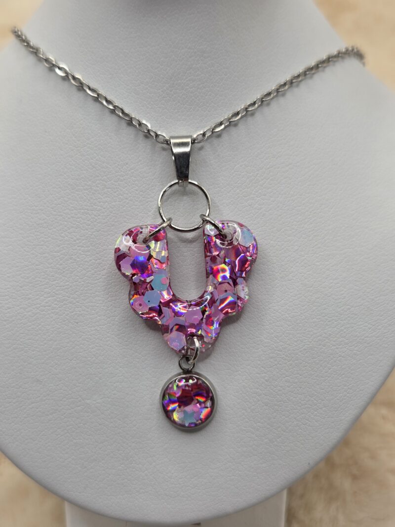 ✨ "Éclat Irisé – Pendentif Articulé en Acier & Résine" – Image 2