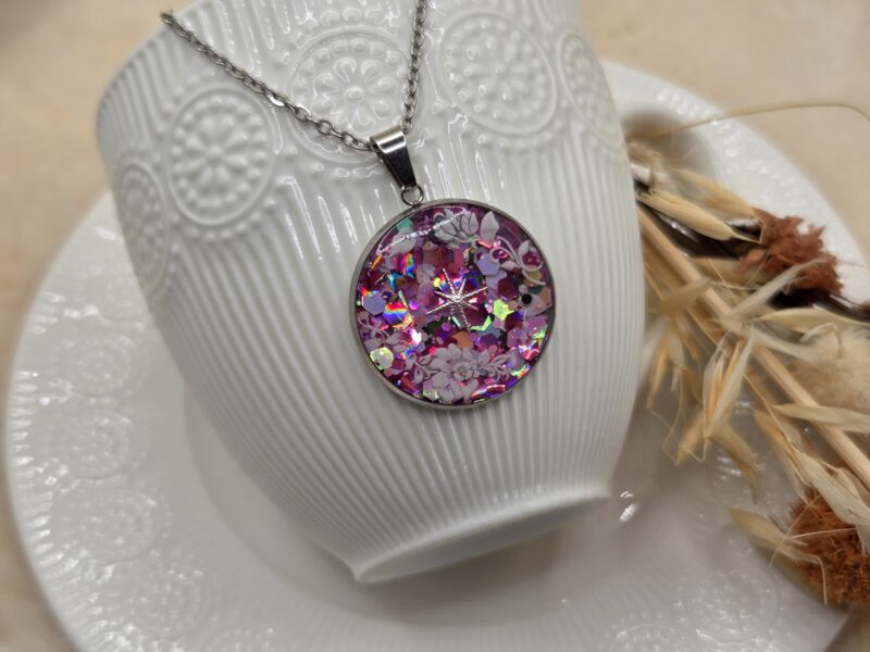 💖✨ Rose Étoilée – Pendentif Cabochon Féérique