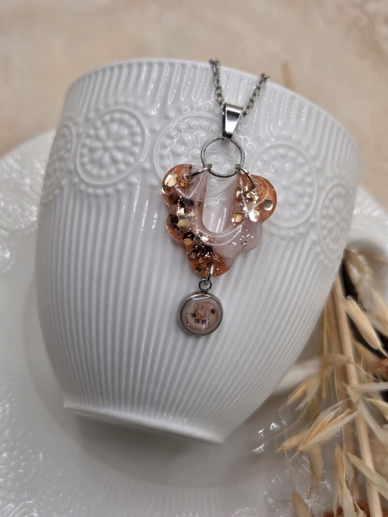 🌟 Pendentif Articulé en Acier - Blanc Nacré et Bronze aux Paillettes Dorées ✨ – Image 3
