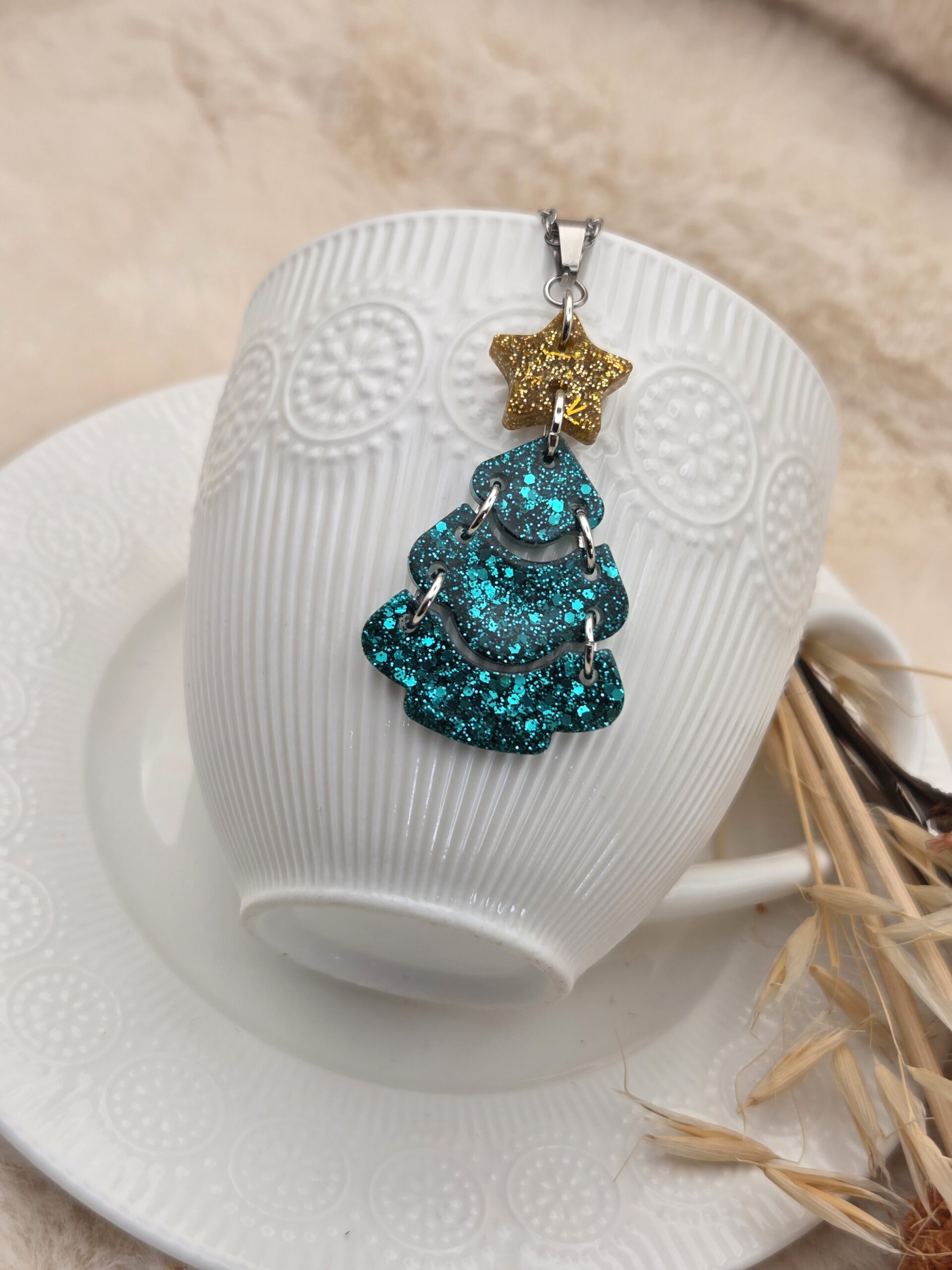 🎄✨ Pendentif Articulé Sapin & Étoile – Résine Pailletée 💎
