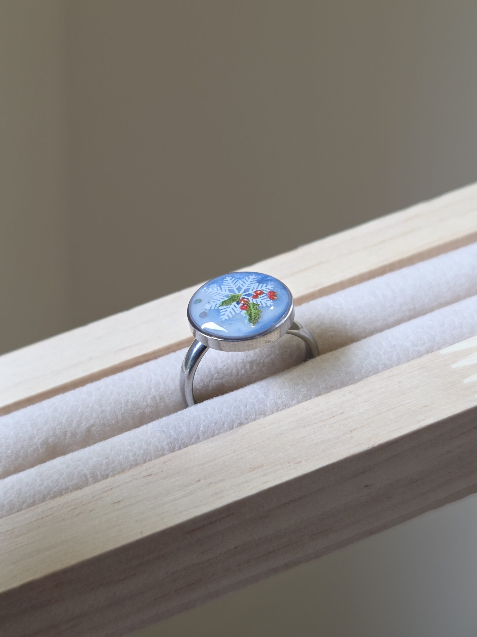 💍❄️ Bague Acier Réglable Cabochon – Flocon de neige 🎄✨ – Image 3