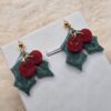 ✨ Boucles d’oreilles “Branches de Houx” – L’esprit pétillant de Noël 🎄