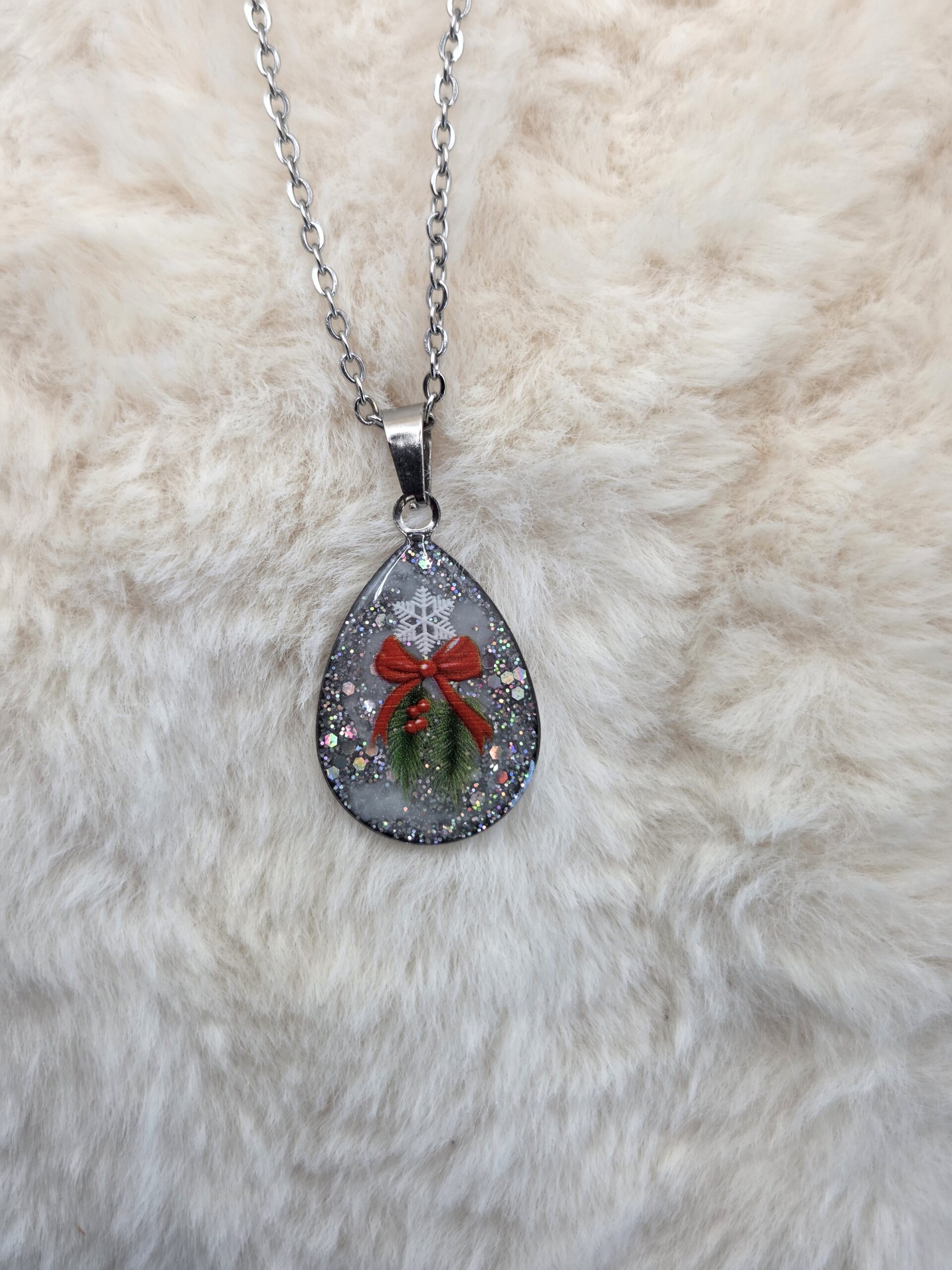 ❄️ Pendentif “Féerie de Noël” – Scintillance & magie des fêtes 🎄✨