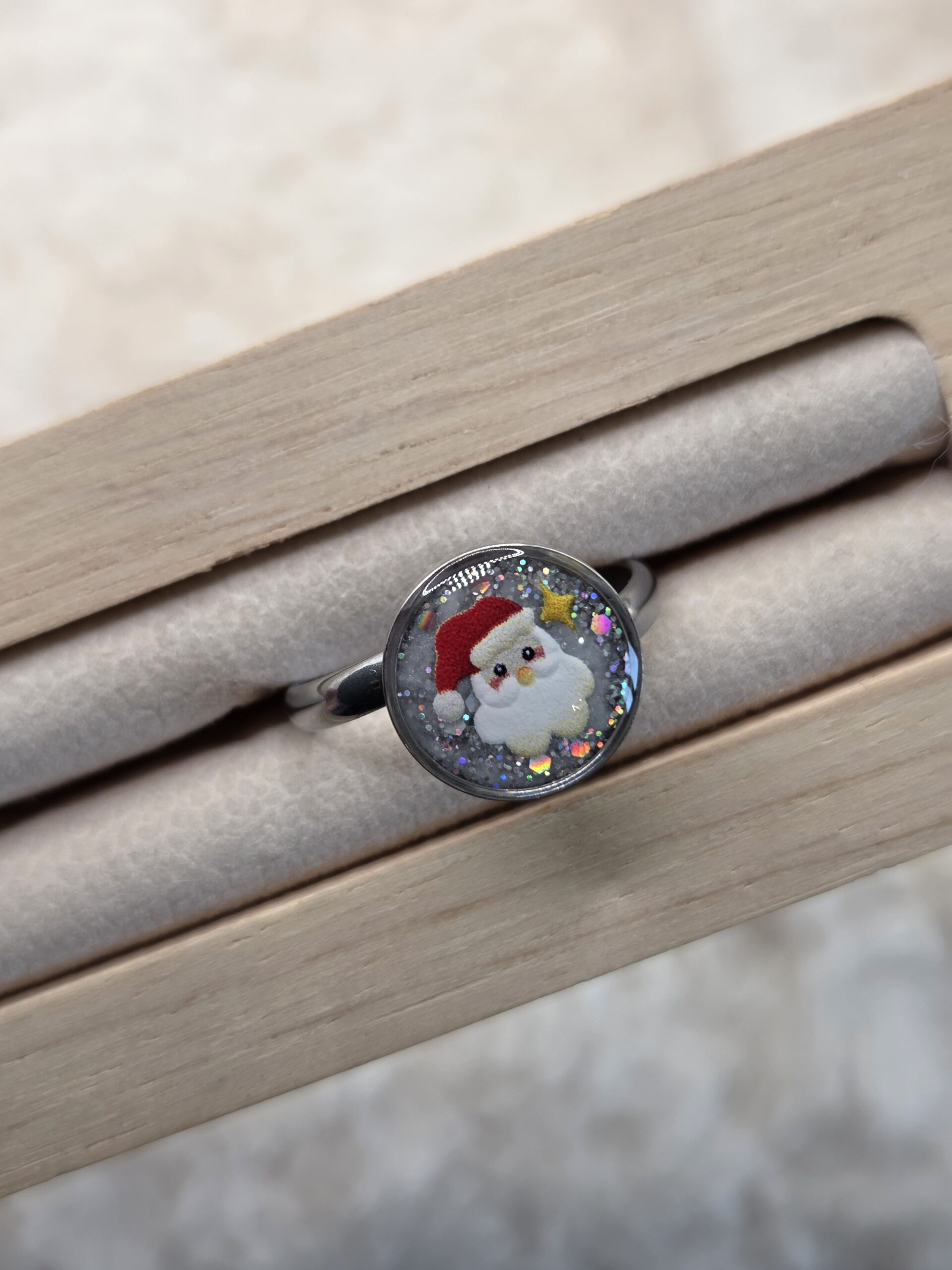 🎅 Bague “Père Noël” – L’éclat magique des fêtes ✨