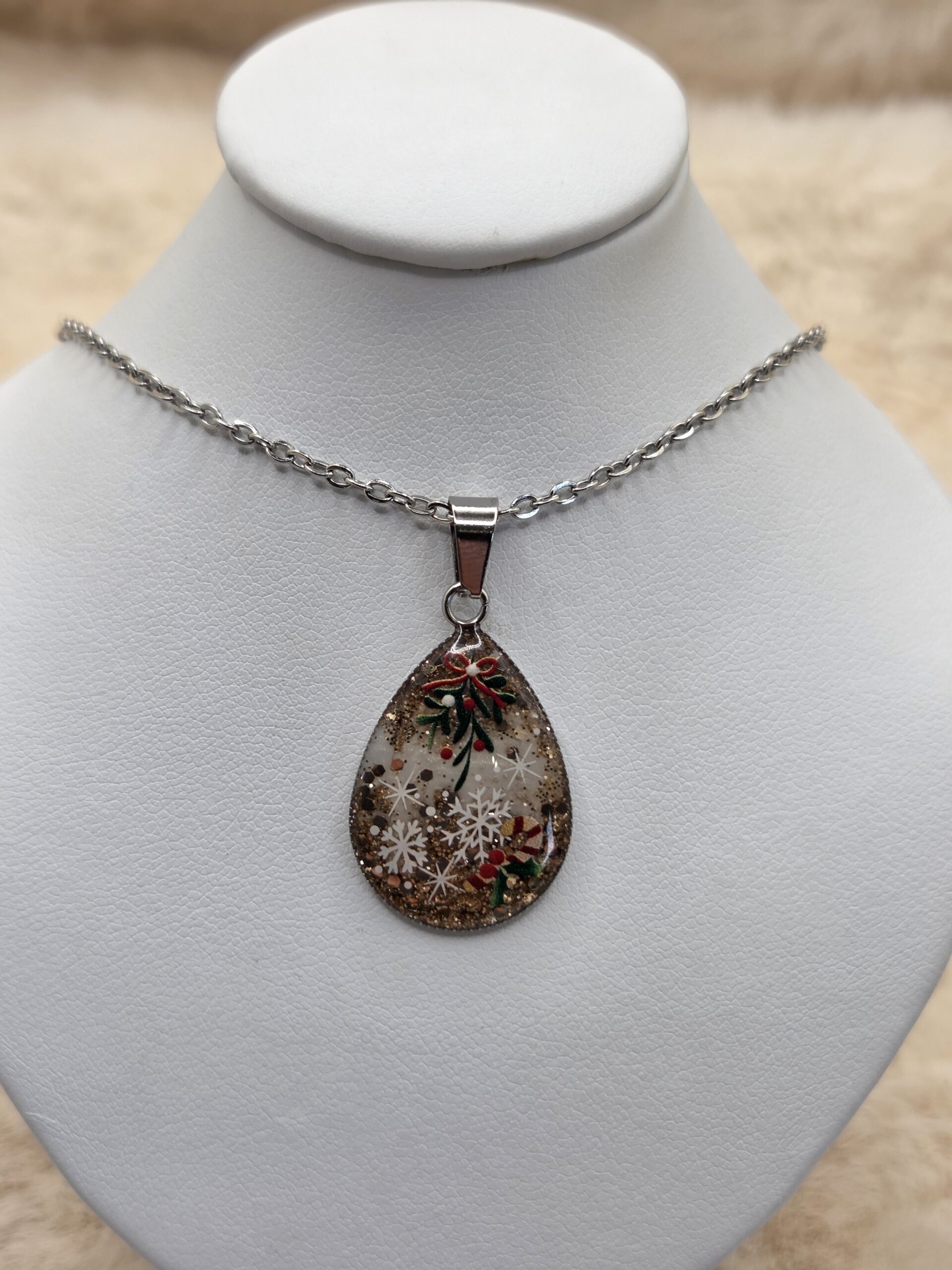 ❄️ Pendentif “Goutte Festive” – Brillance & esprit de Noël ✨ – Image 3